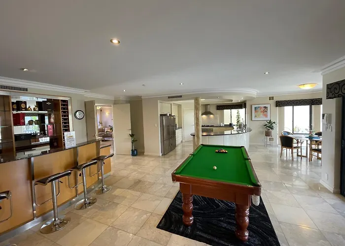 Perth 2-Story, Views, Bbq & More